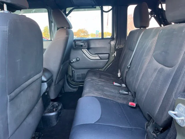 Used 2016  Jeep Unlimited Sport image 11