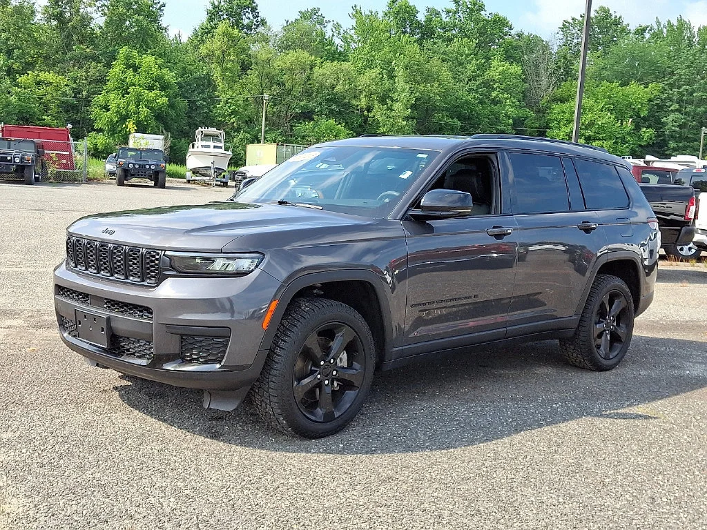 Used 2023 Gray Jeep Altitude 4x4 image 6