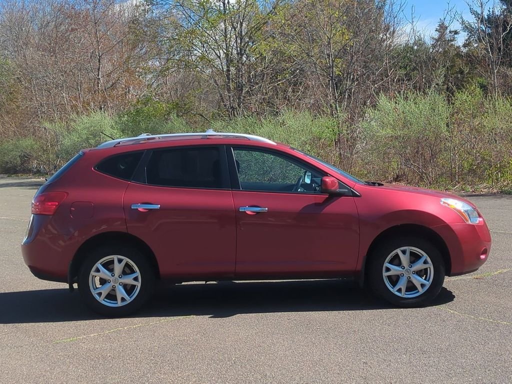 Used 2010 Red Nissan SL image 3