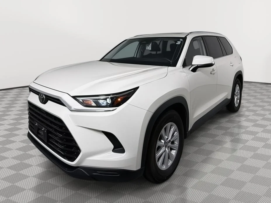 Used 2024 Coastal Cream Toyota XLE image 11