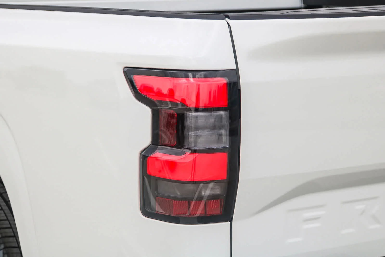 New 2025 Glacier White Nissan Crew Cab SV image 9