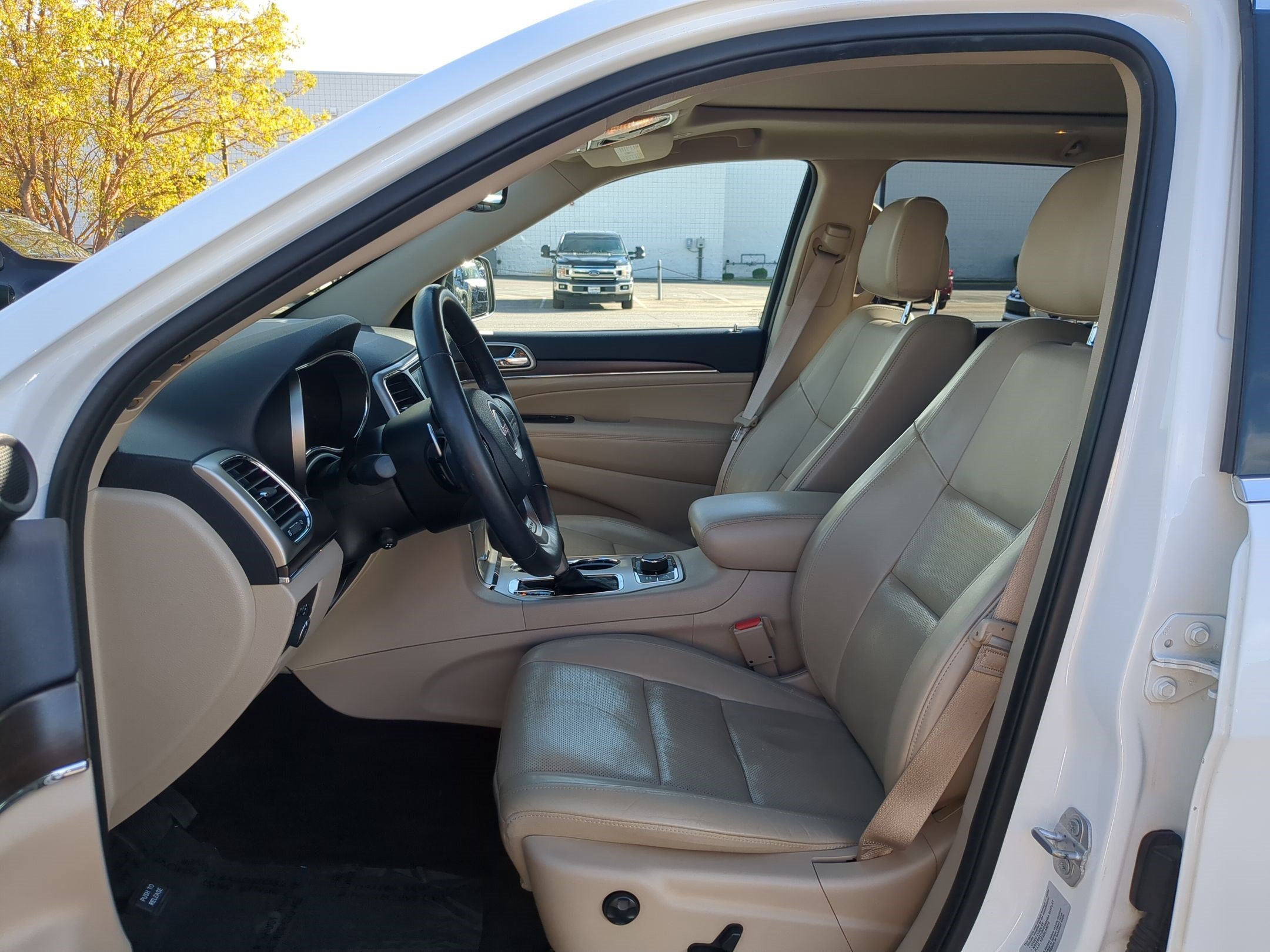 Used 2017 Bright White Clearcoat Jeep Limited image 15
