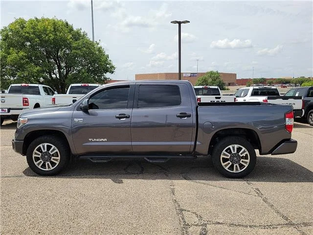 Used 2018  Toyota  image 2