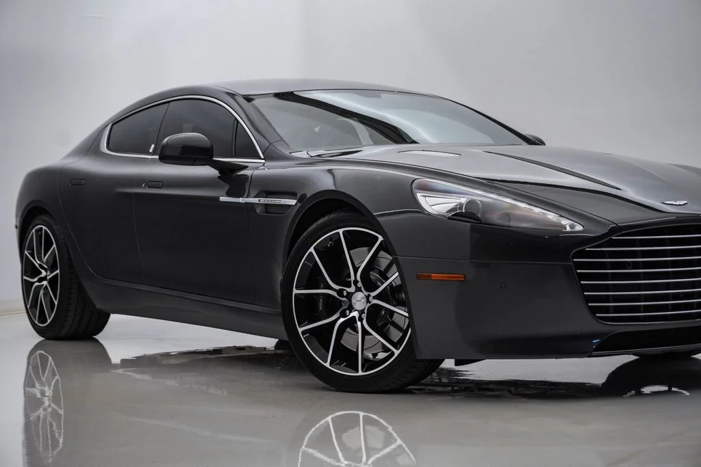 Used 2015 Meteorite Silver Aston Martin  image 2