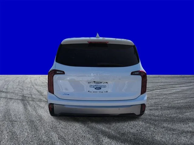 Certified Used 2025 Glacial White Pearl Kia LX image 5