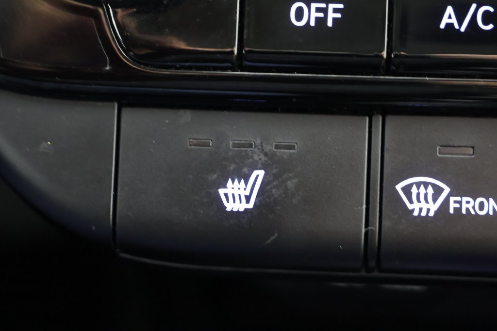 Used 2023 White Hyundai Blue image 16