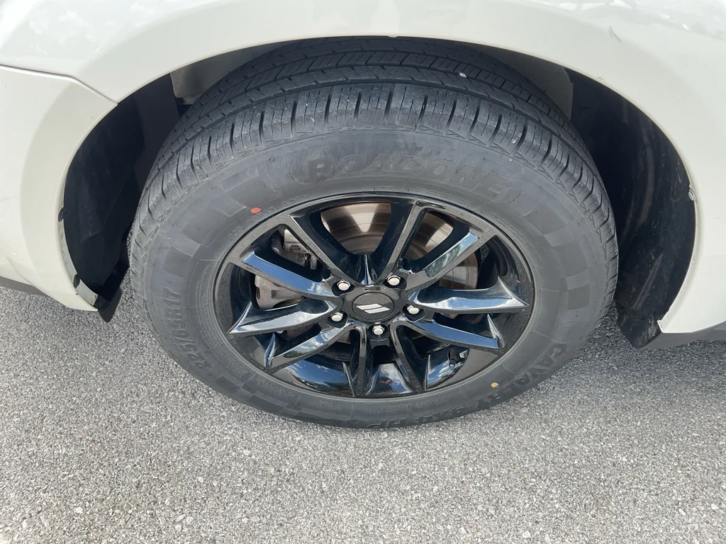 Used 2020 Vice White Dodge SE Value image 5