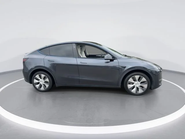 Used 2024  Tesla Long Range image 9
