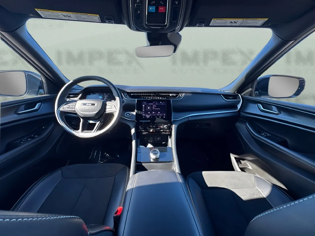 Used 2025 Silver Jeep Altitude image 13