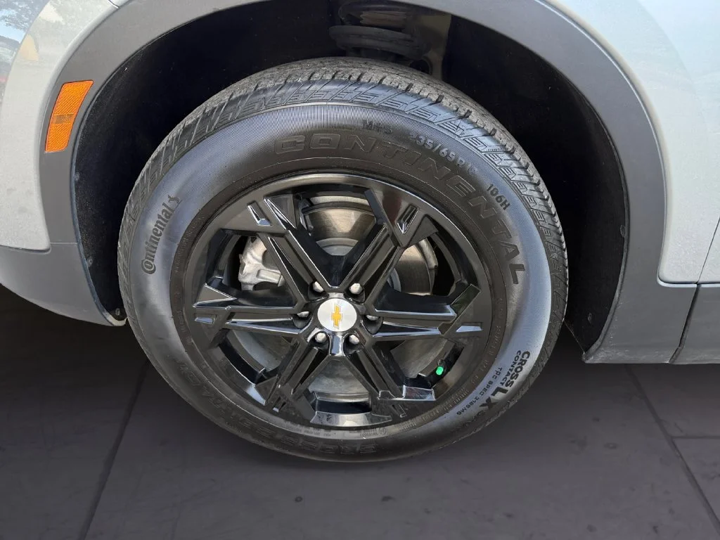 Used 2025 Gray Chevrolet LT image 9