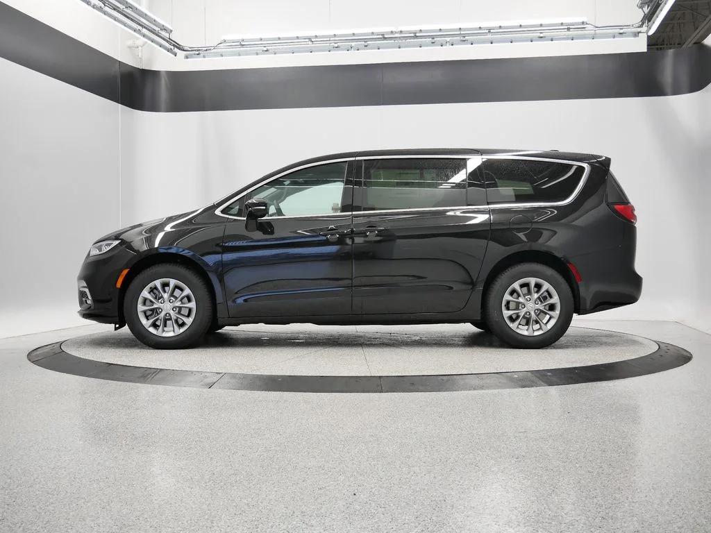 2026 Chrysler Pacifica Select - Photo 42