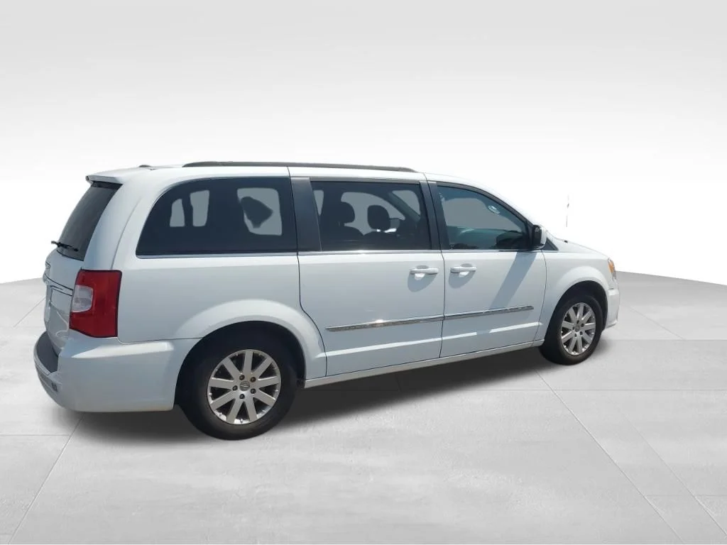 Used 2016 White Chrysler Touring image 4
