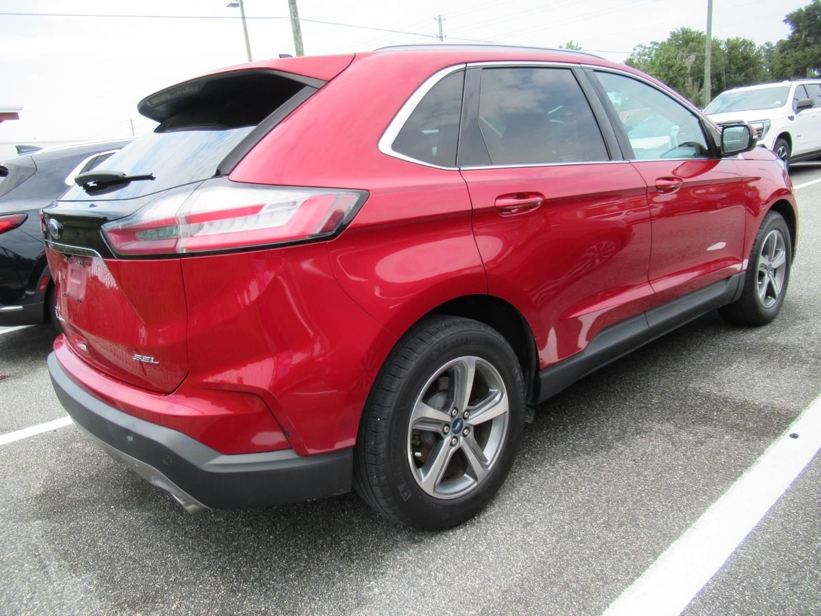 Used 2020 Red Ford SEL image 4