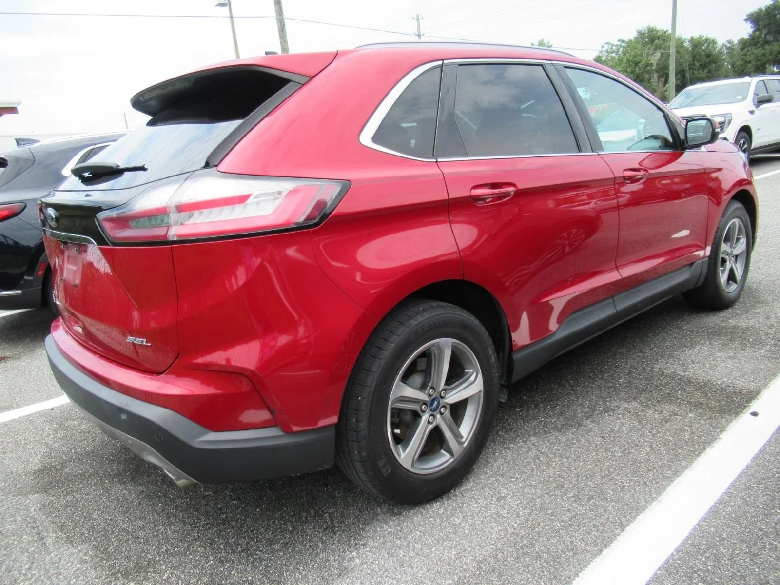 Used 2020 Red Ford SEL image 4