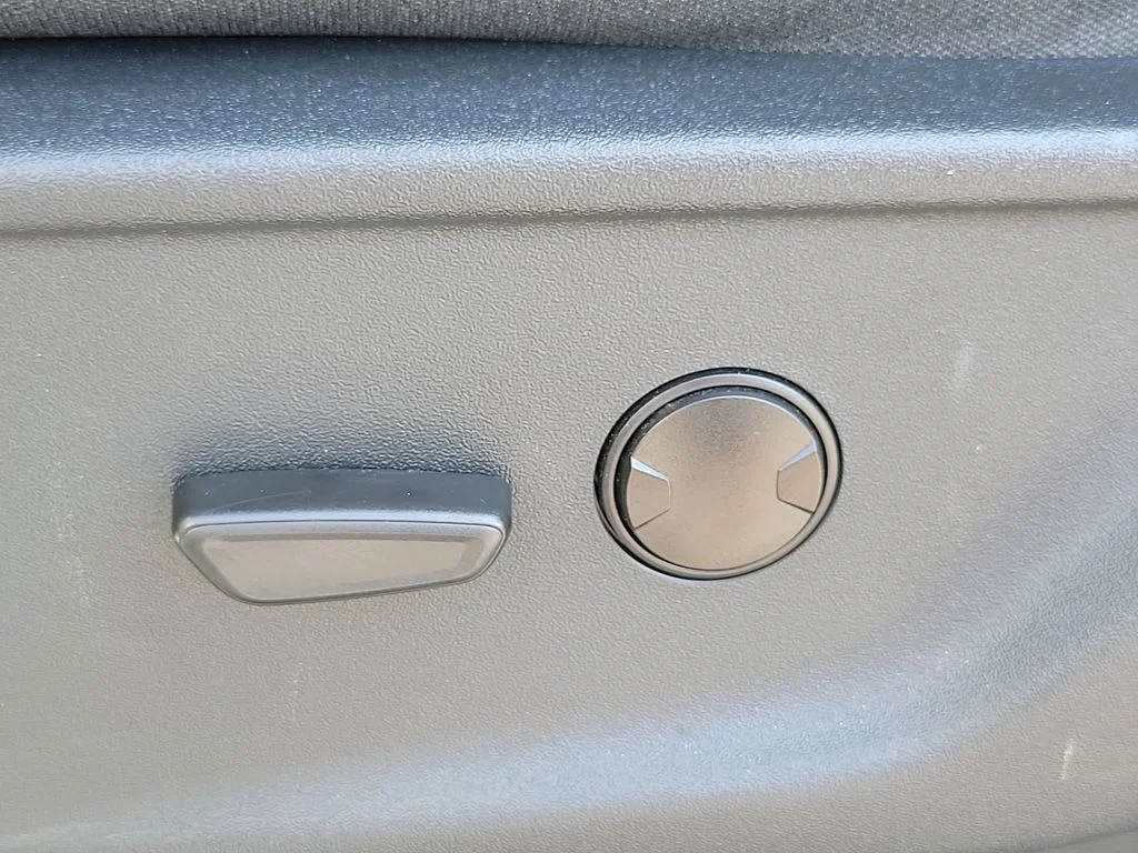 Used 2025 Black Metallic Ford XLT image 16