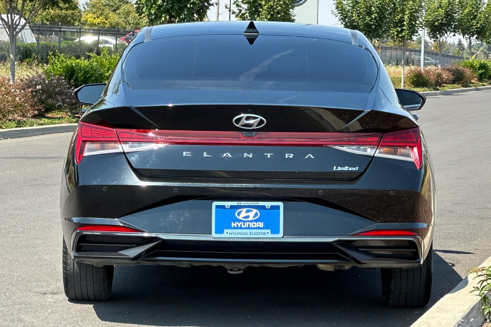 Used 2022 Black Hyundai Limited image 4