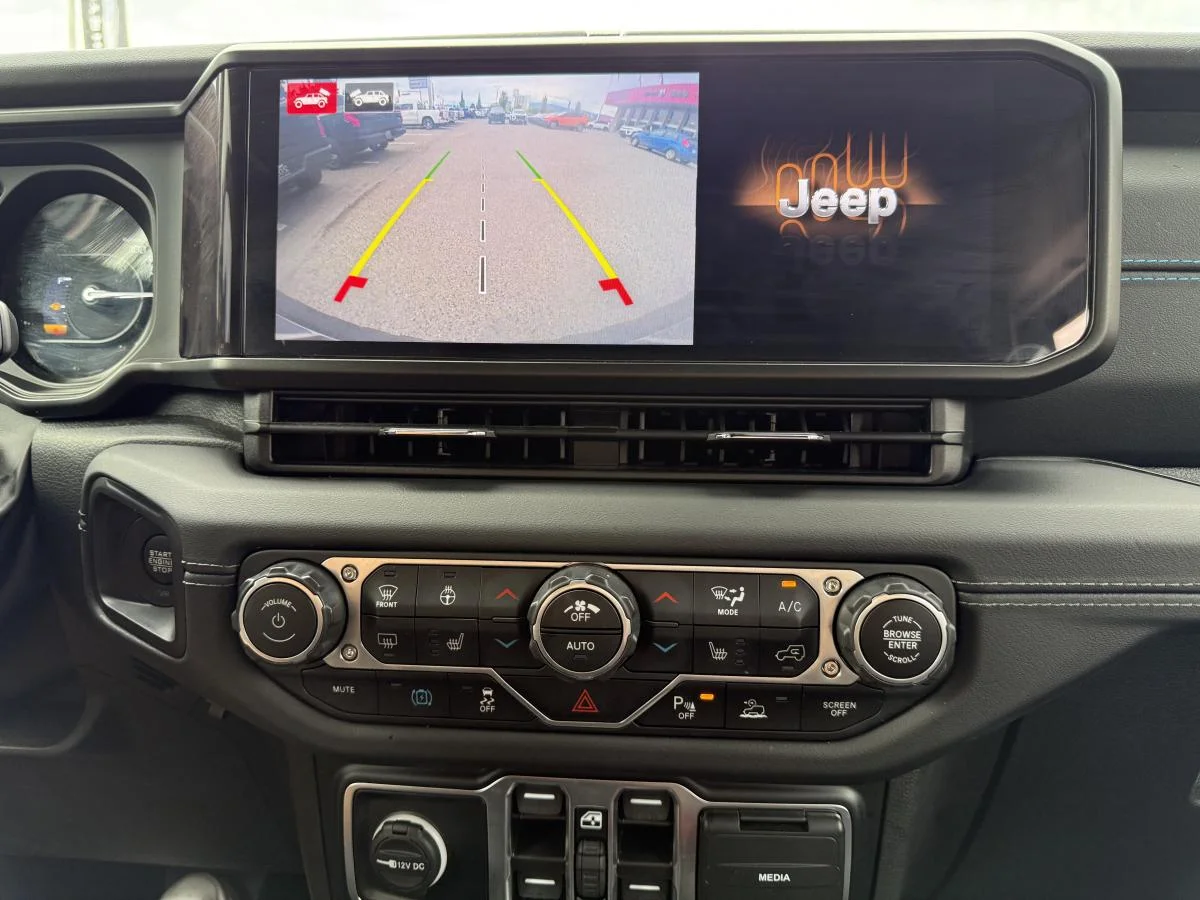 Used 2024 Silver Jeep High Altitude image 25