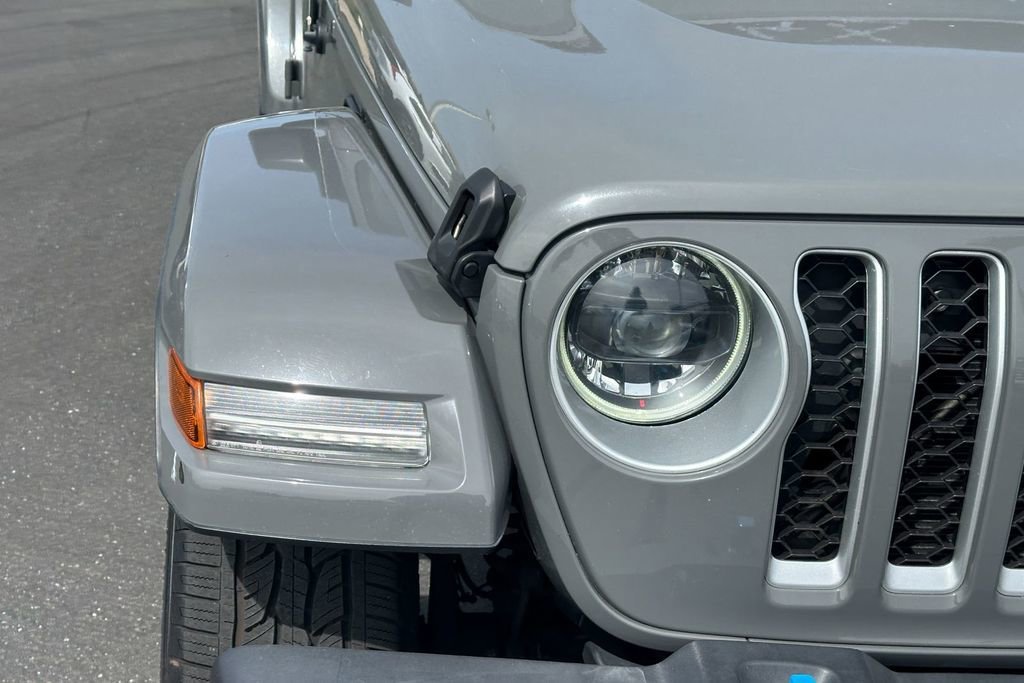 Used 2023 Grey Jeep Sahara image 3