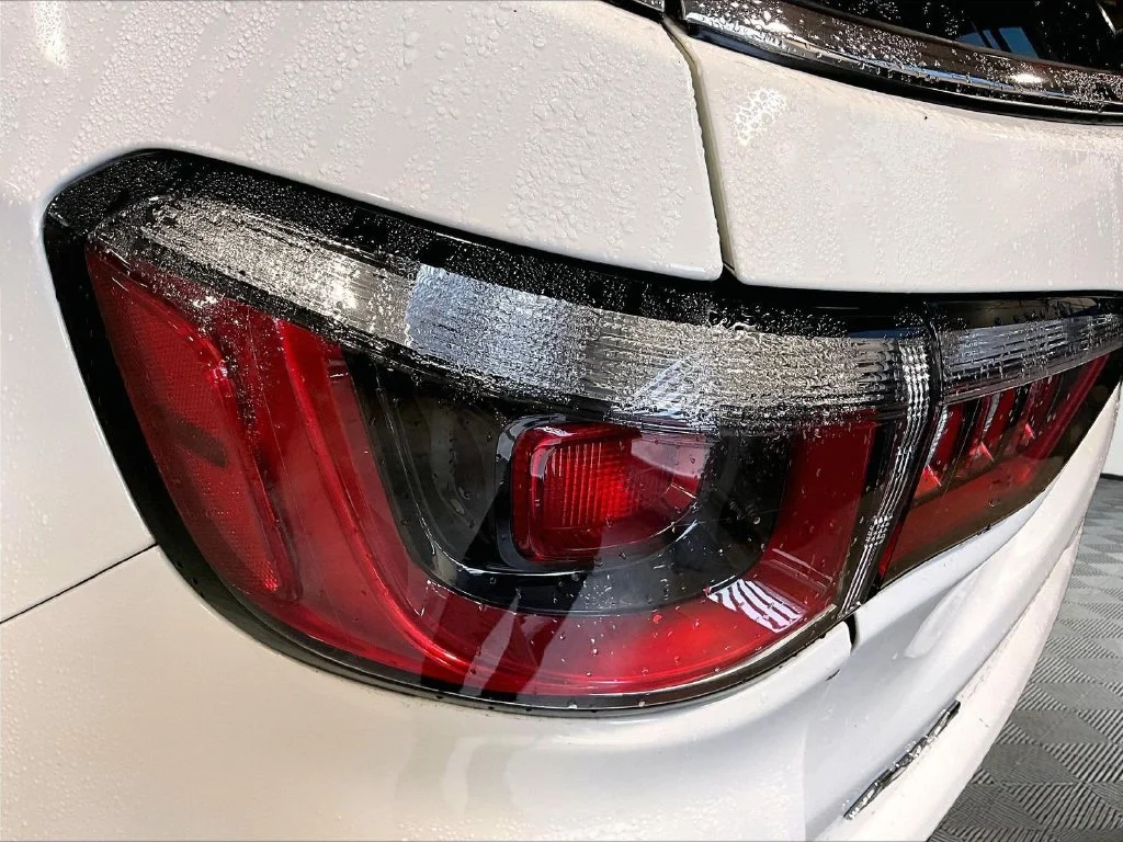 Used 2018 White Jeep Latitude image 35