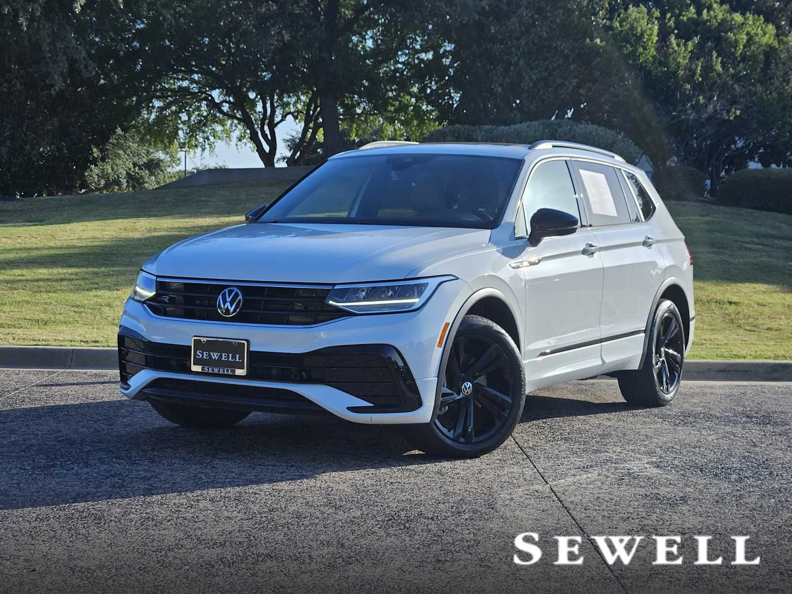 2024 Volkswagen Tiguan SE R-Line Black