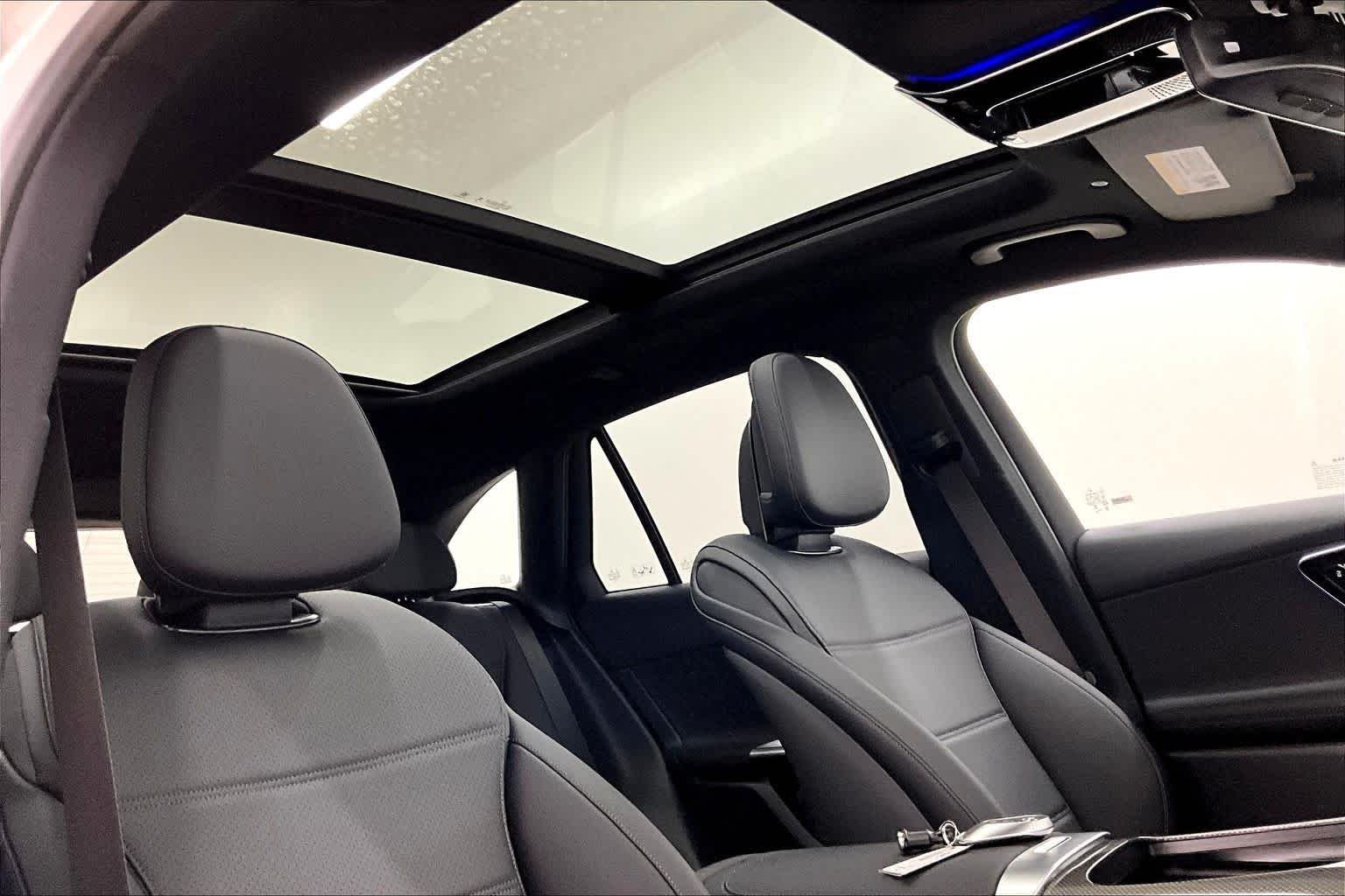 New 2026 Polar White Mercedes-Benz GLC 300 image 22
