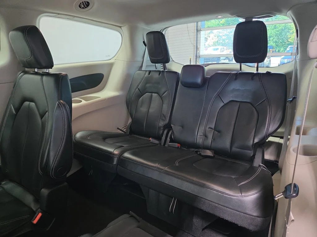Used 2023 Silver Chrysler Touring L image 22