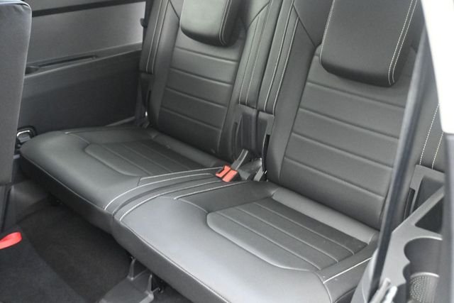 Used 2025  Volkswagen 2.0T SEL image 19