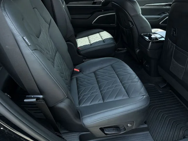 Used 2025 Black Kia EX X-Line image 38