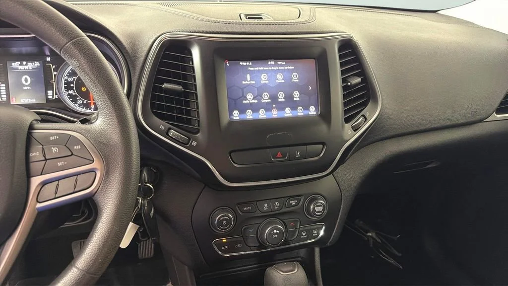 Used 2021 Orange Jeep Latitude FWD image 20