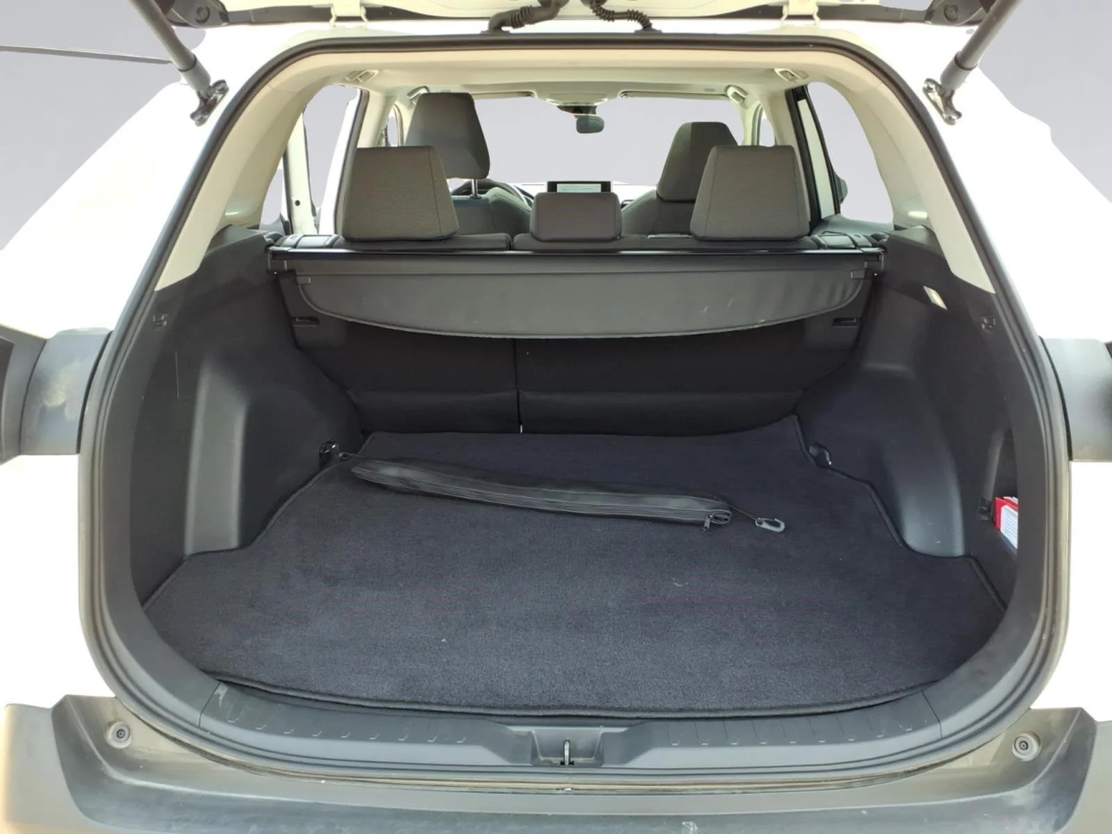 Used 2025 Ice Cap Toyota XLE image 10