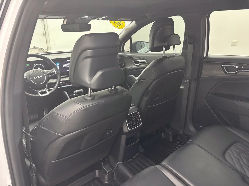 Used 2023 White Kia X-Pro Prestige image 38