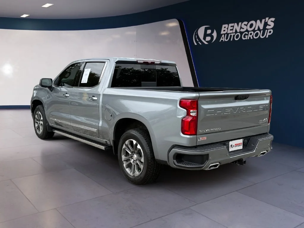 Used 2024 Gray Chevrolet High Country image 3