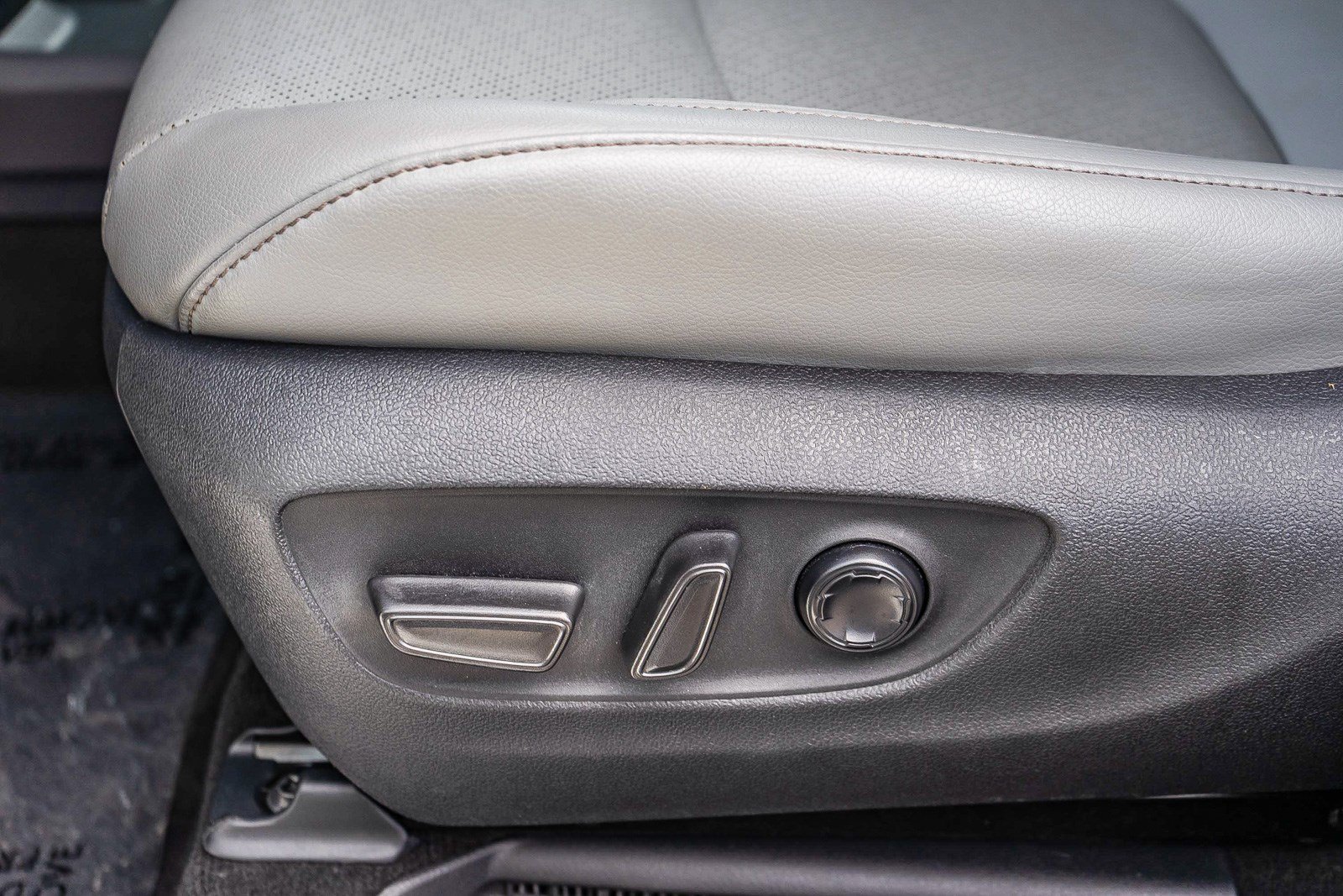 Certified Used 2023 Wind Chill Pearl Toyota Limited image 21