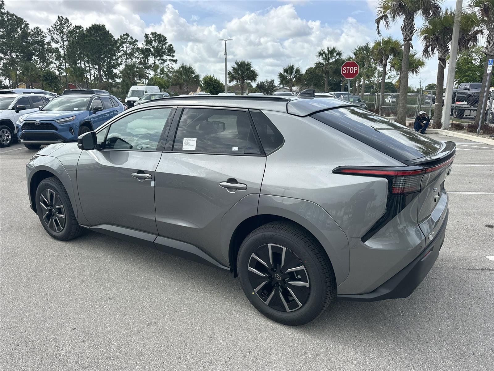 View vehicle photo 7