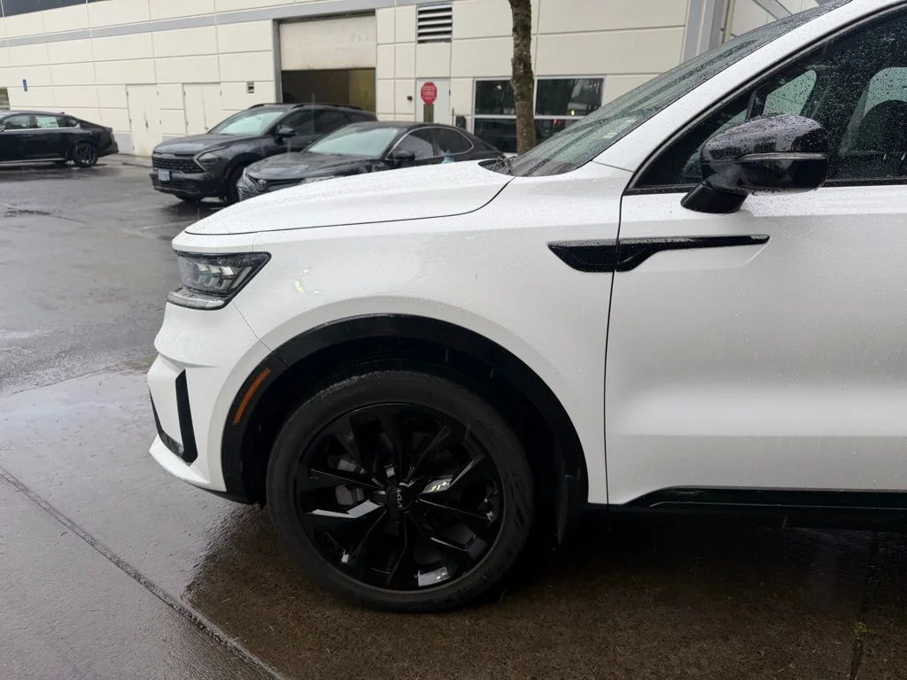Used 2023 Glacial White Pearl Kia SX image 8
