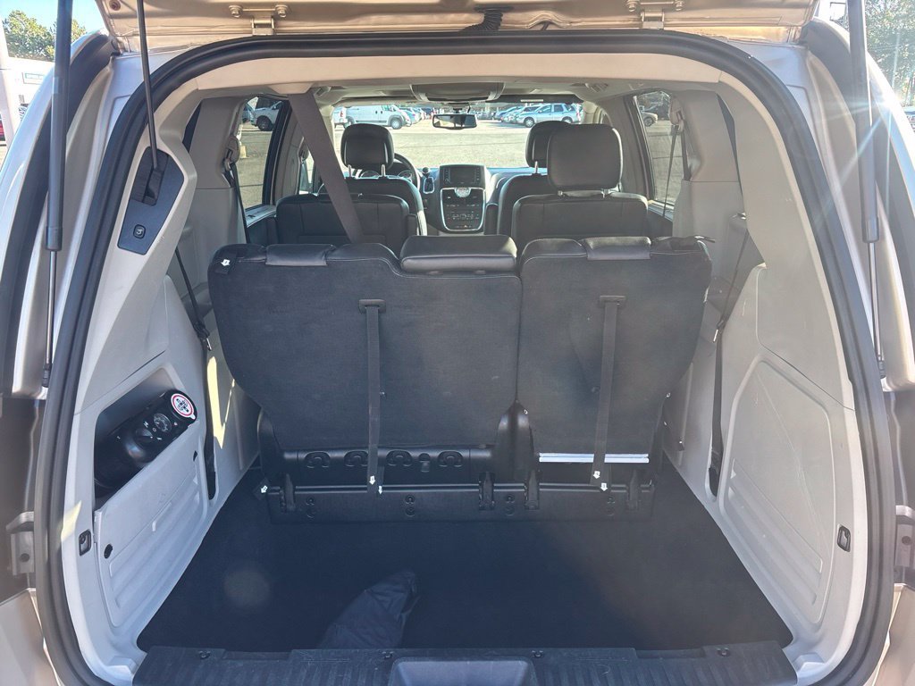 Used 2016 Beige Chrysler Touring-L image 5