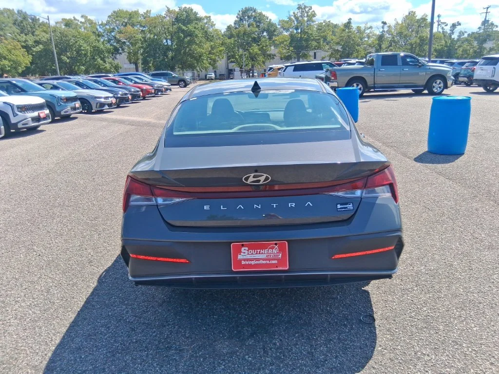 Used 2024 Gray Hyundai SEL image 6