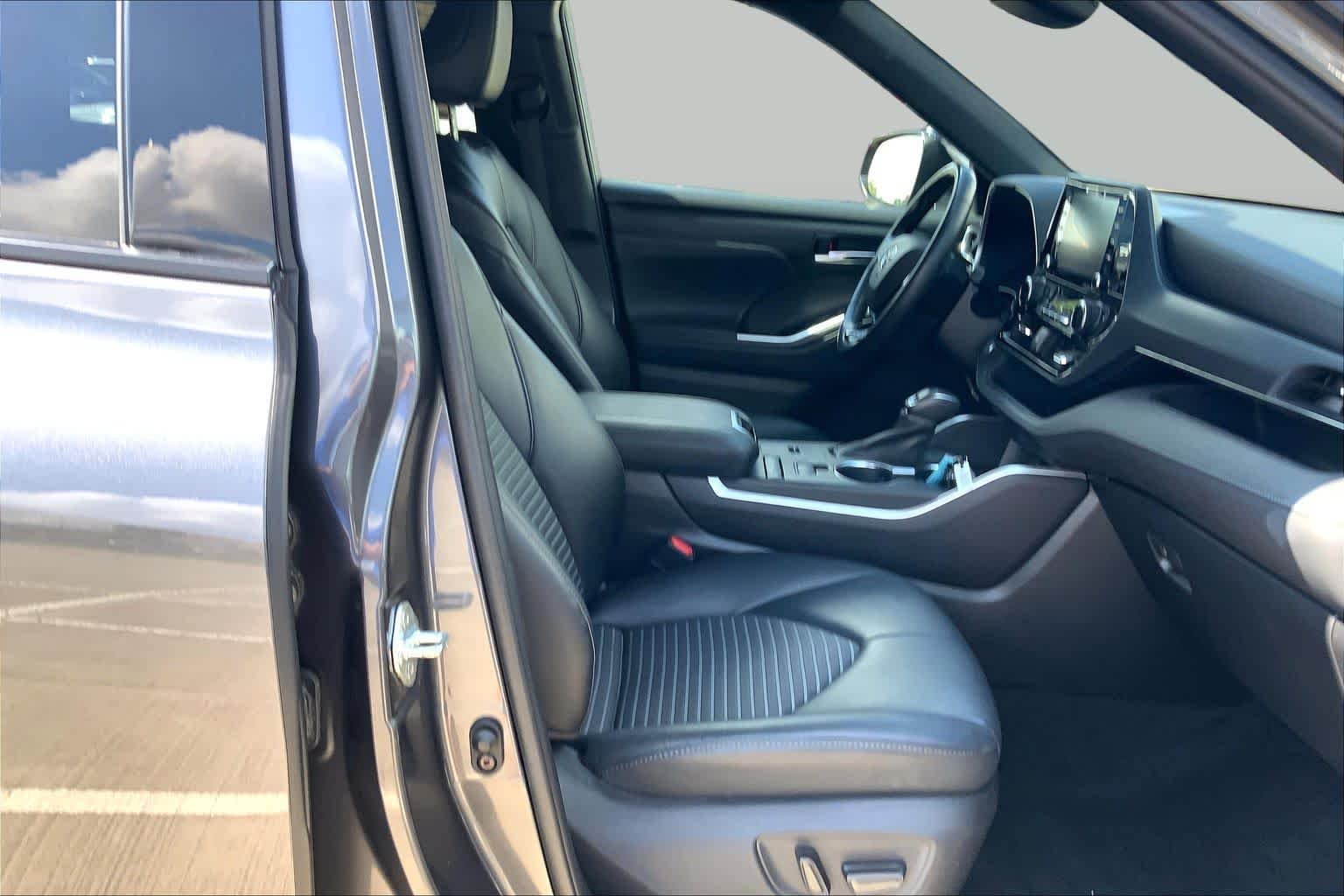 Used 2021 Magnetic Gray Metallic Toyota XSE image 9