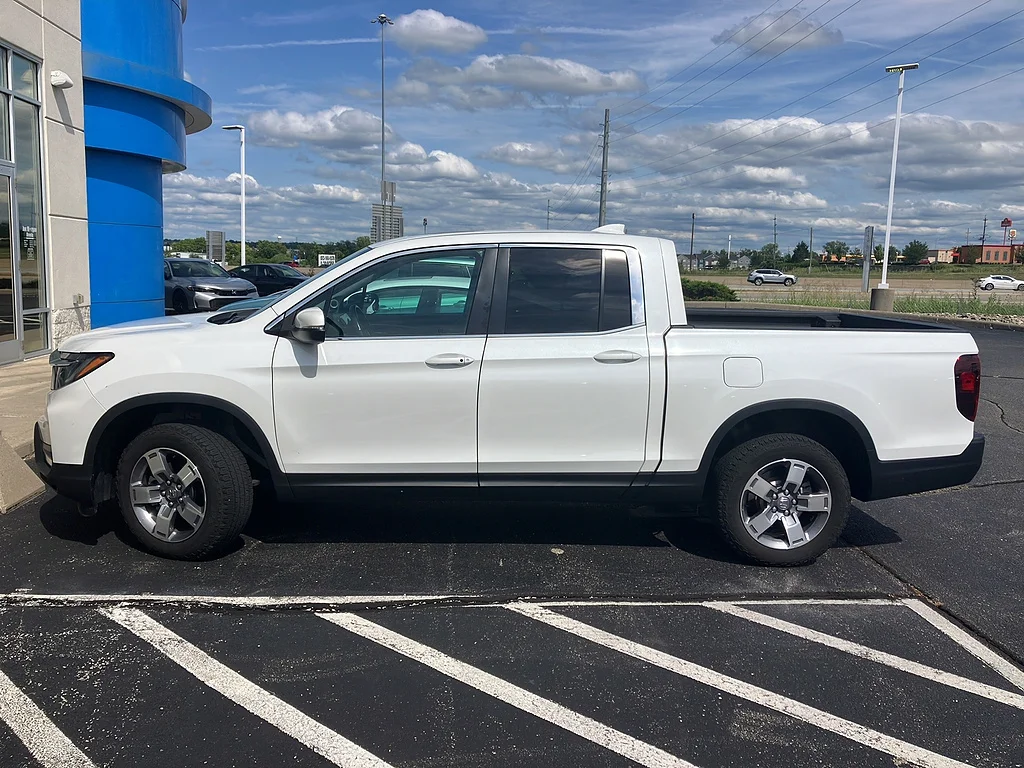 Certified Used 2024 WHITE Honda RTL image 3
