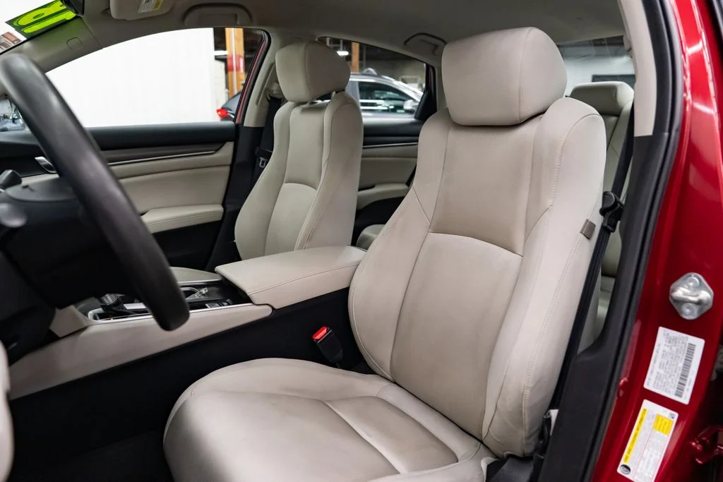 Used 2018  Honda LX image 22