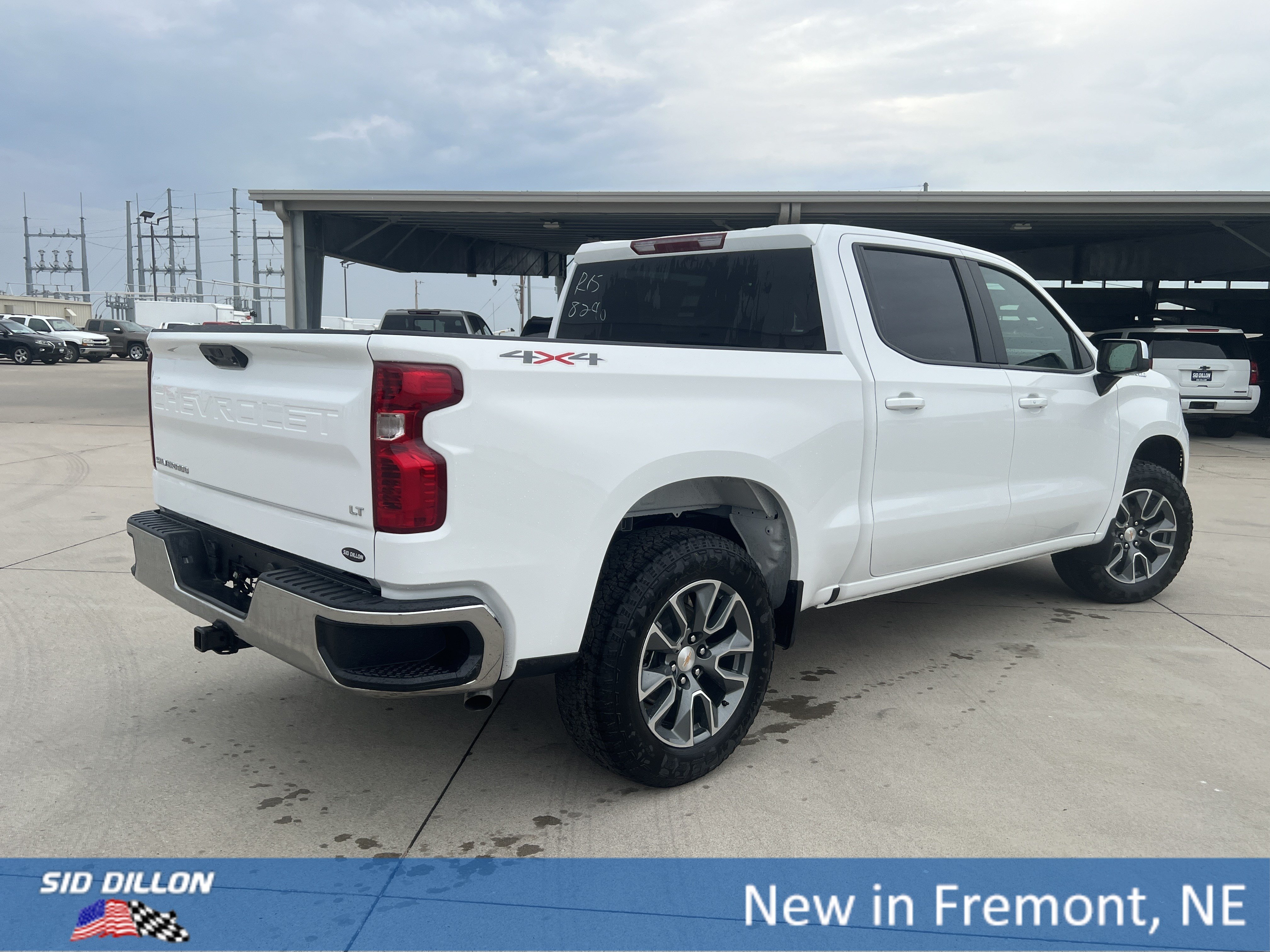 New 2026 Summit White Chevrolet LT (2FL) image 2