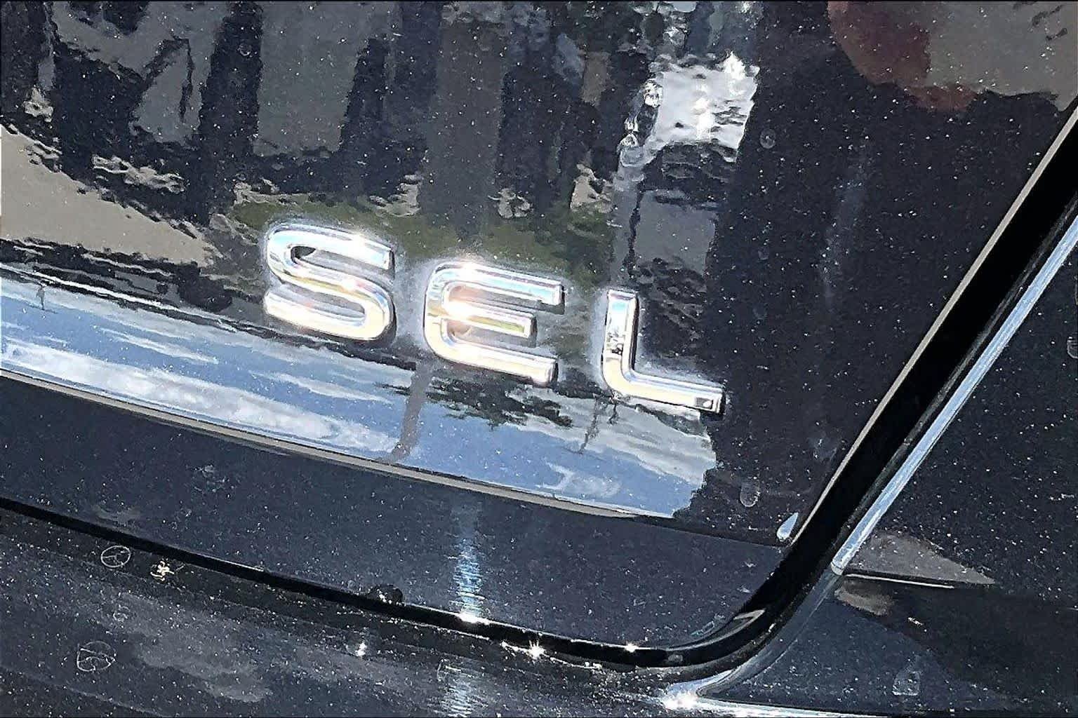 Used 2025 Deep Black Pearl Volkswagen SEL image 9