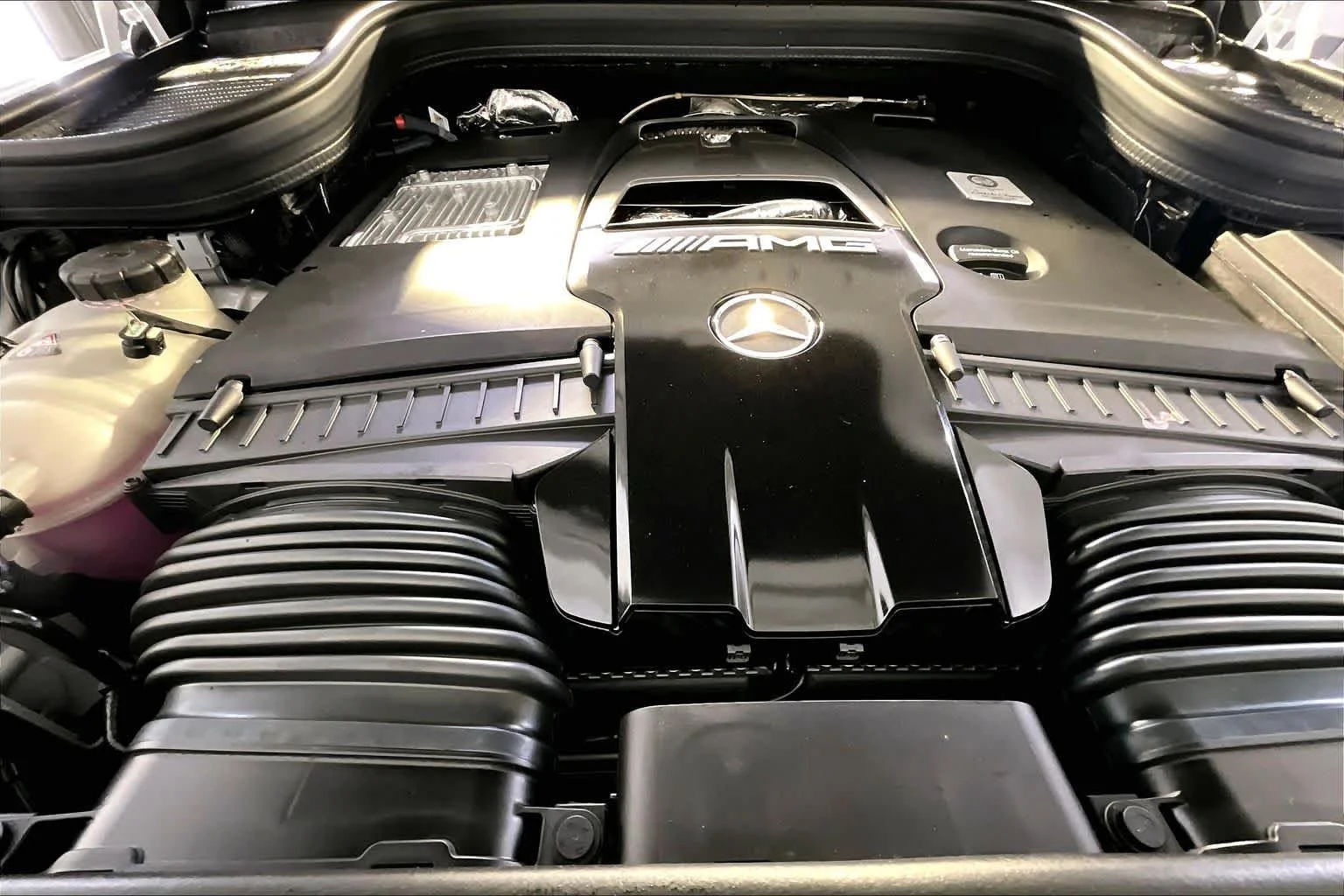 New 2026 MANUFAKTUR Moonlight White Metallic Mercedes-Benz AMG® GLE 63 S image 14