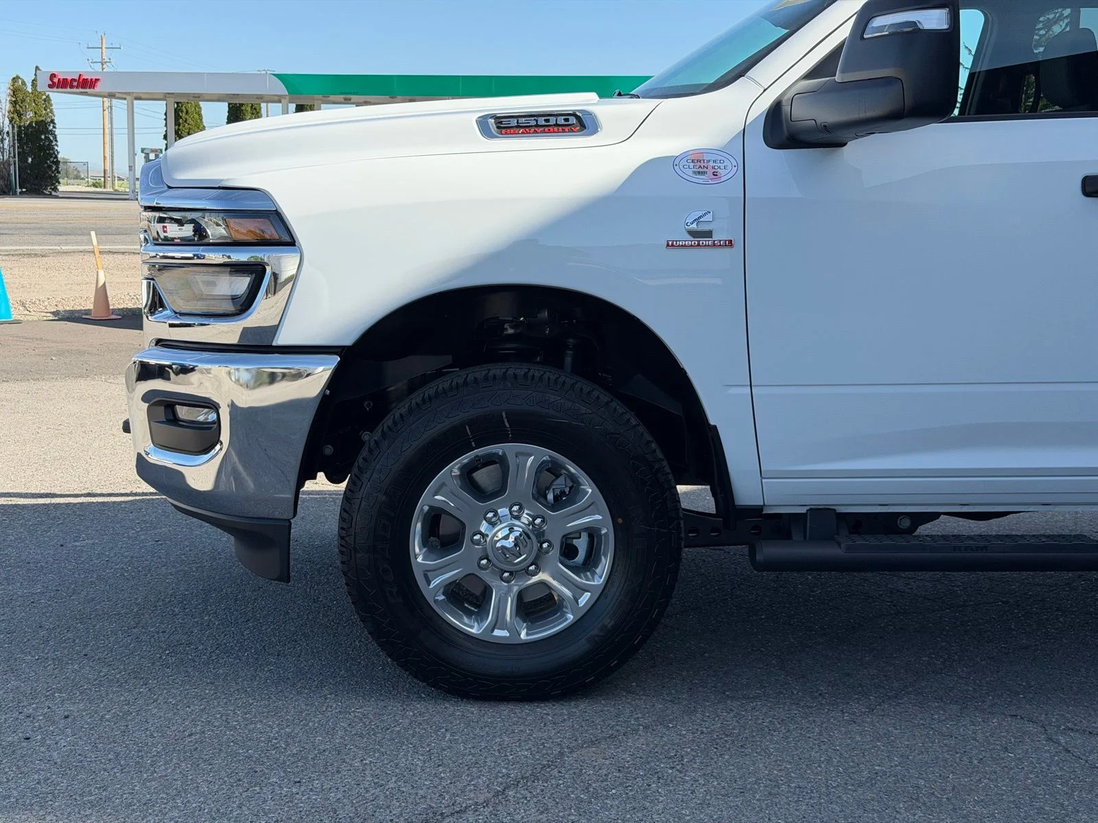 New 2026 Bright White Clear-Coat Exterior Paint RAM Tradesman image 11
