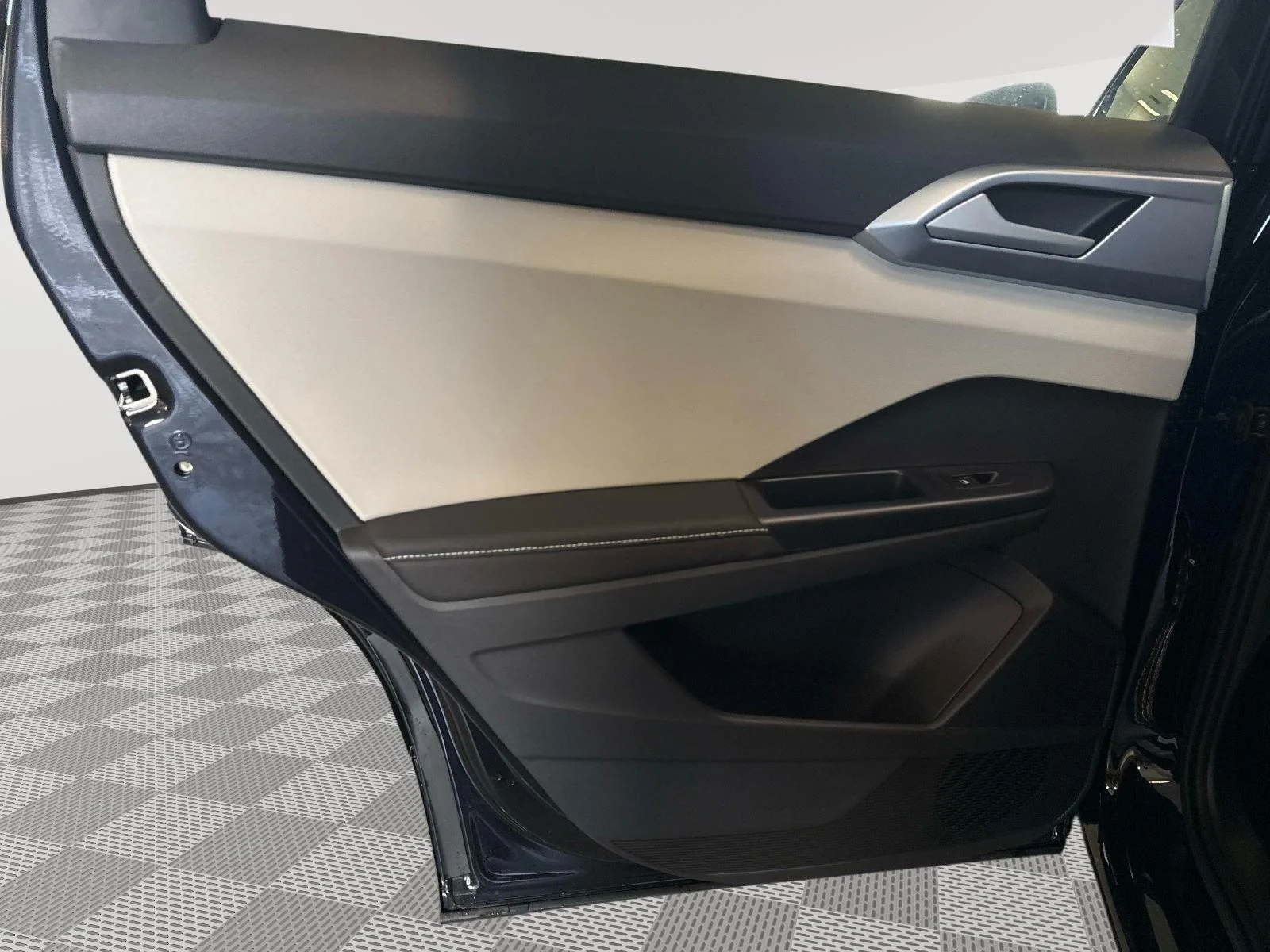 New 2026 Deep Black Pearl Volkswagen SE image 12
