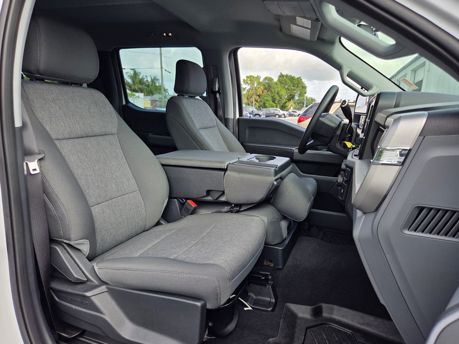 Used 2024 Oxford White Ford XL image 16