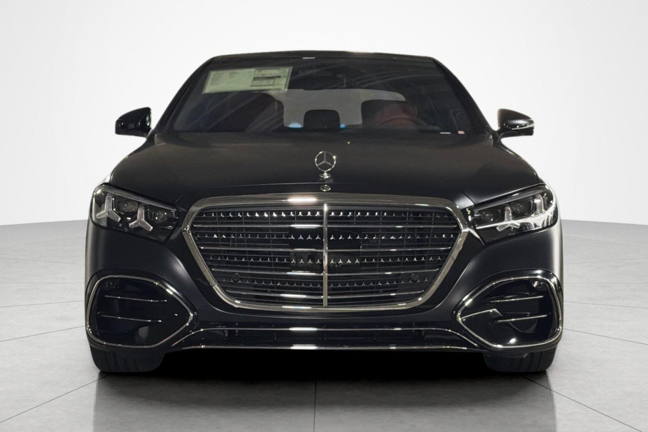 New 2027 MANUFAKTUR Night Black Magno Mercedes-Benz S 580 4MATIC® Sedan image 8