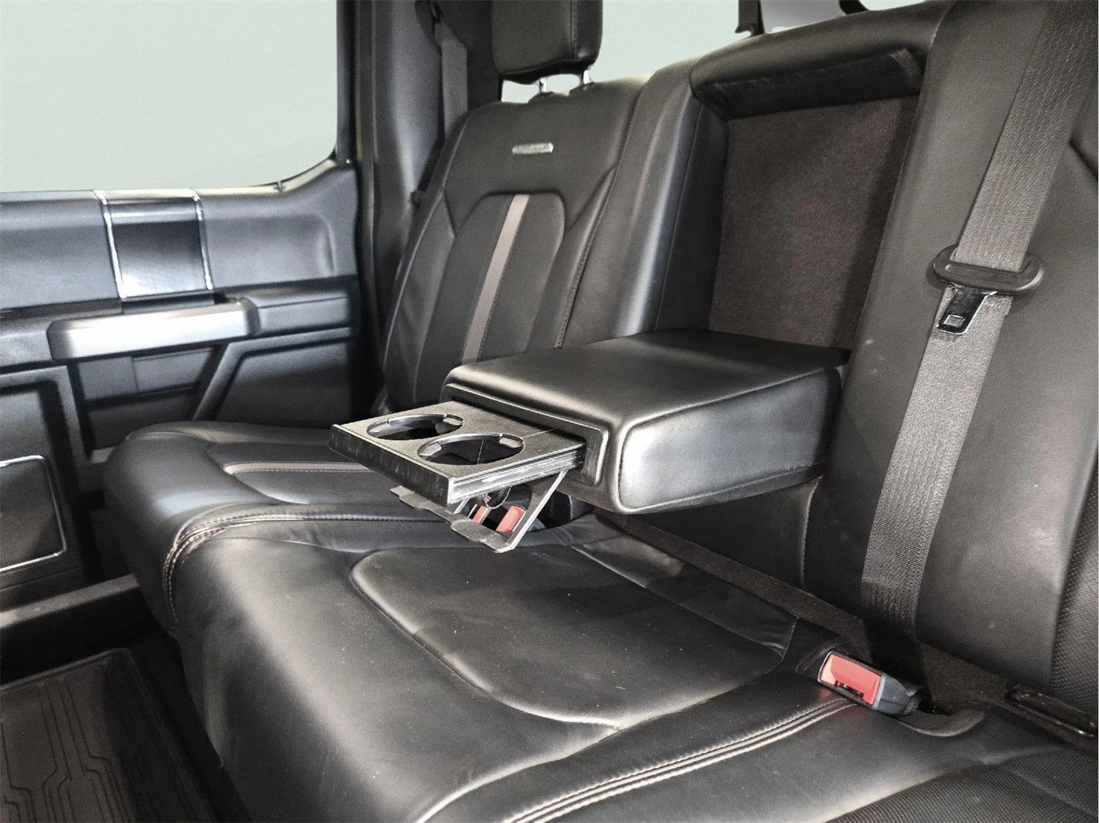 Used 2019 Agate Black Ford Platinum image 34