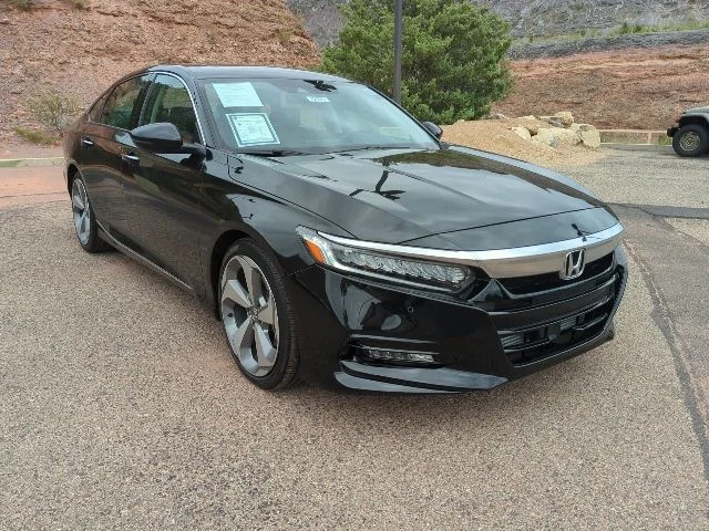 Used 2018  Honda Touring image 3