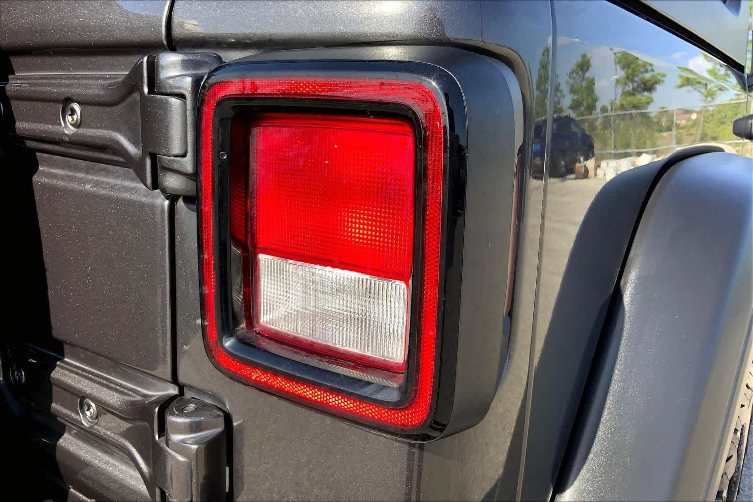 Used 2022 Granite Crystal Metallic Clearcoat Jeep Unlimited Sport S image 30